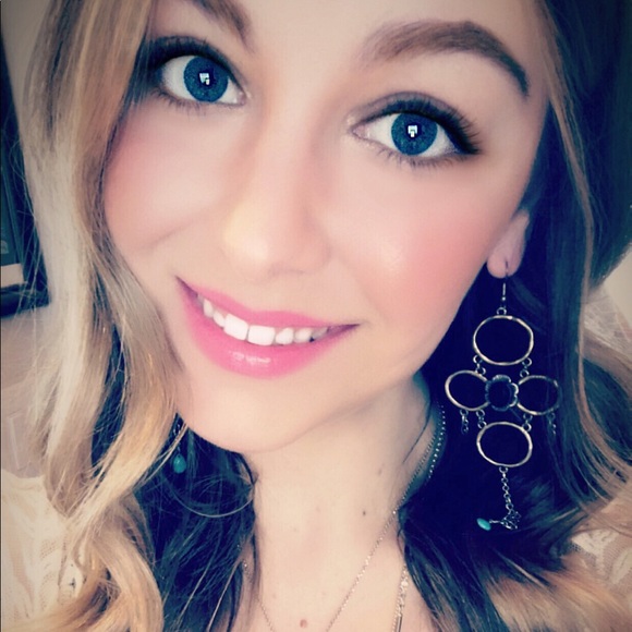 Meet your Posher, Kendahl - Picture 2 of 6